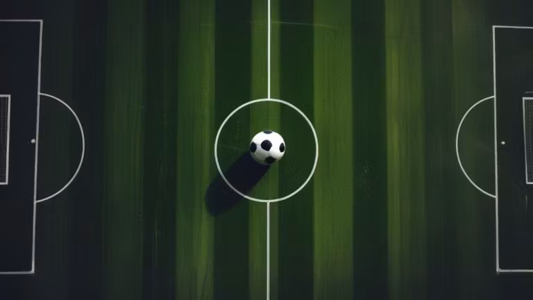 Quả bóng đá giữa sân nhìn từ trên cao, biểu tượng kỷ lục World Cup 2026